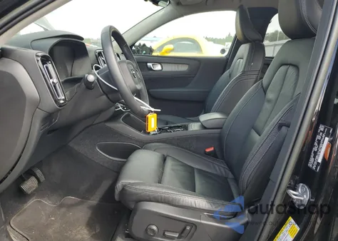 2023 Volvo Xc40 Plus z USA, uszkodzony, nr VIN YV4L12UE5P2962611